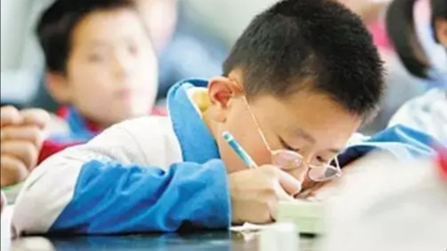 我国超9成大学生近视，造成这么多人近视的原因是什么？