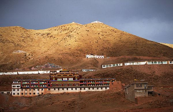 专家初判青海地震与云南地震无关联，导致这两个地方地震的原因到底是什么？