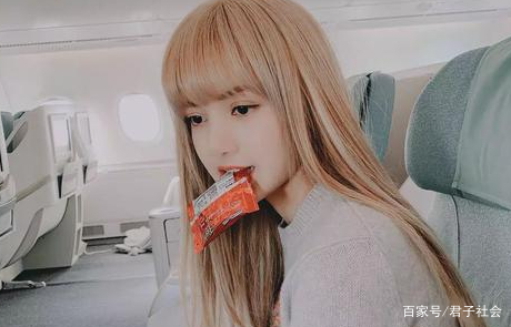 blackpink成员lisa感染新冠，她究竟是如何被感染的？