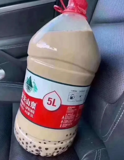 朋友圈都在发的“秋天第一杯奶茶”，这是什么梗？