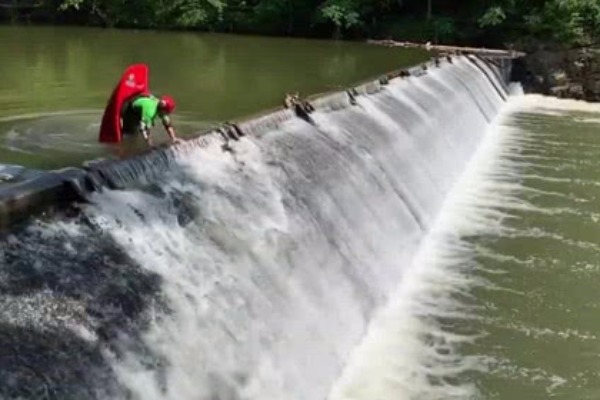 河南新乡多条河道出现漫堤险情，卫河鹤壁段已决堤，有什么潜在的风险？