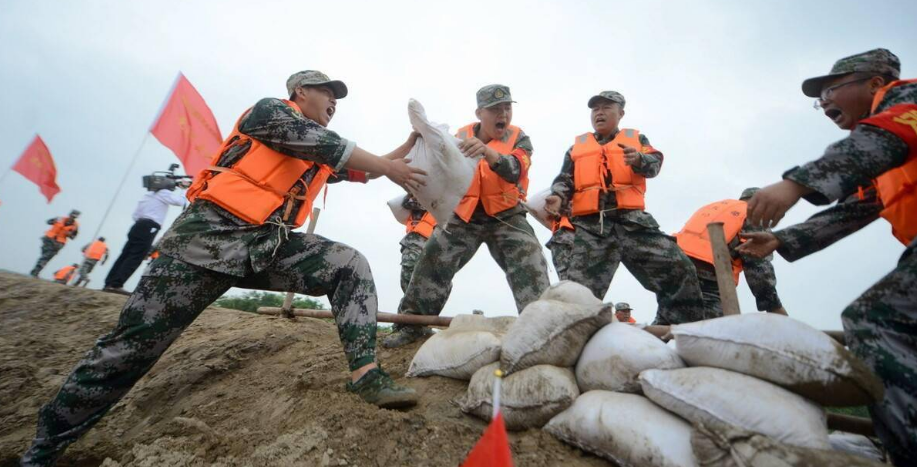 据统计，河南强降雨导致63人遇难5人失踪，天灾来临时我们应该如何避险？