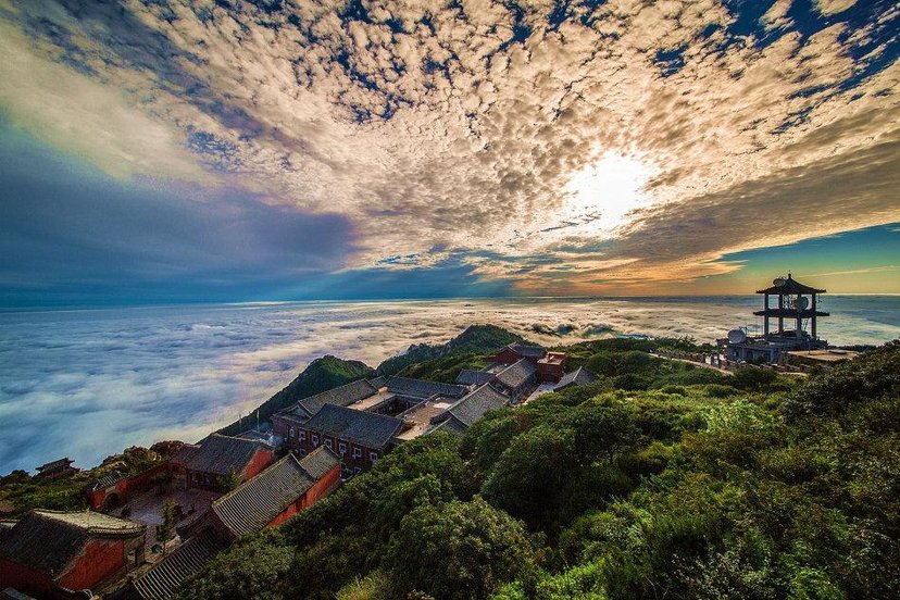 泰山景区大量游客拥堵，秩序混乱，景区管理存在哪些问题？