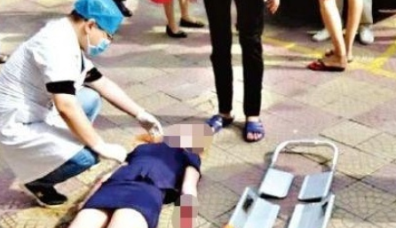 父亲欲接坠楼女儿被砸身亡，这场悲剧是怎么发生的？