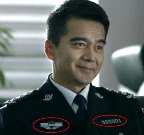 为什么广东公安厅长梁伟发副总警监的警号是000001？