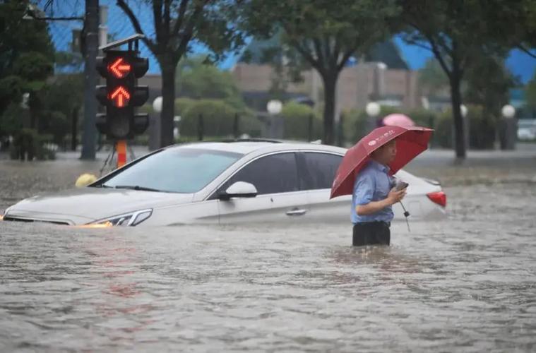 南方四省现特大暴雨，历史最大洪水威胁韶关等地，当地采取了哪些应对措施？