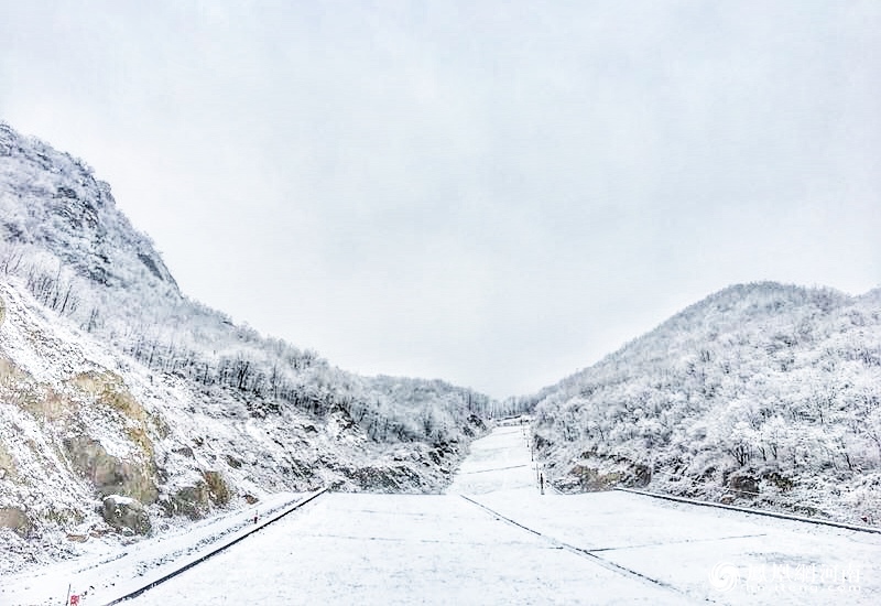 祁连山景区突降大雪，现场的情况如何?