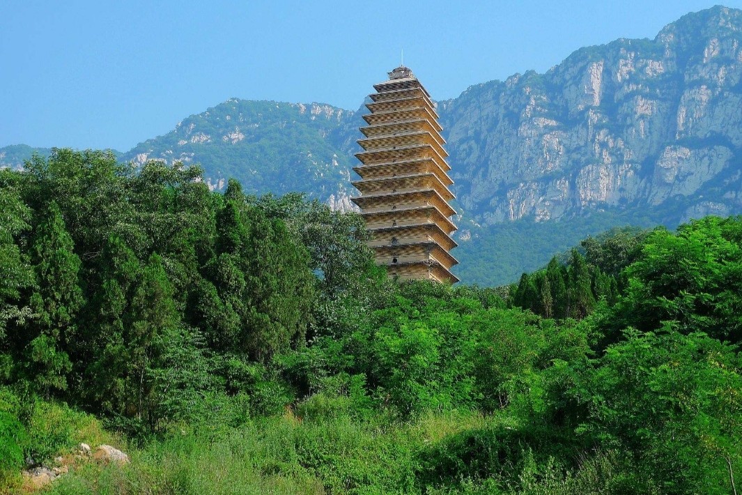 因为雨天路滑两名游客在嵩山坠崖，搜救的难度有多大？