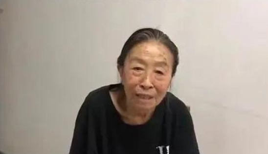 75岁“丑娘”张少华离世，瘦成纸片蜗居40平米房子，这是为何？