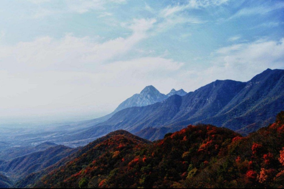 因为雨天路滑两名游客在嵩山坠崖，搜救的难度有多大？