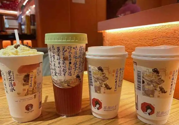 茶颜悦色再惹争议，南京店开业前黄牛预约代购1杯200元！值吗？