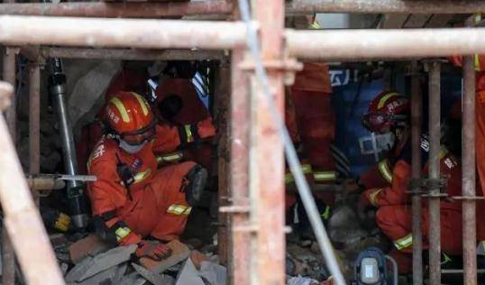 长沙自建房倒塌事故致53人遇难，此次事故的救援工作有多艰难？