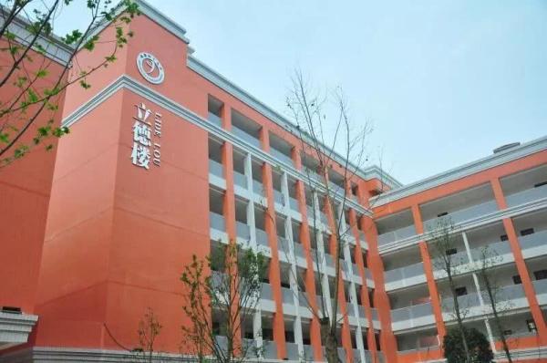 成都49中学生坠楼，学校不让家长看监控视频，你觉得学校做法合理吗？