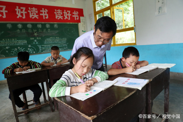 委员建议提升中小学男教师比例，为何中小学男教师普遍较少？