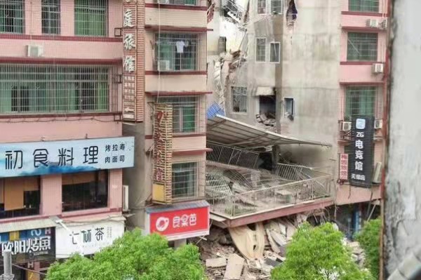 媒体称长沙居民自建房倒塌事故已致2人遇难，事件后续该如何处理？