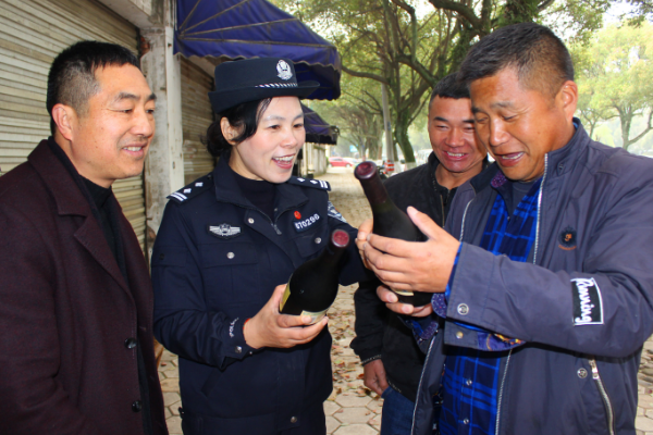 又一惨剧！村民将工业酒精兑入村组长儿子婚宴酒致5死14伤，到底该如何识别假酒？