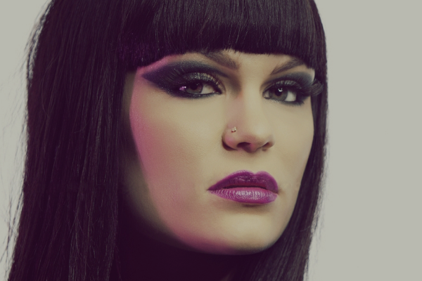 jessie j flashlight英文歌词